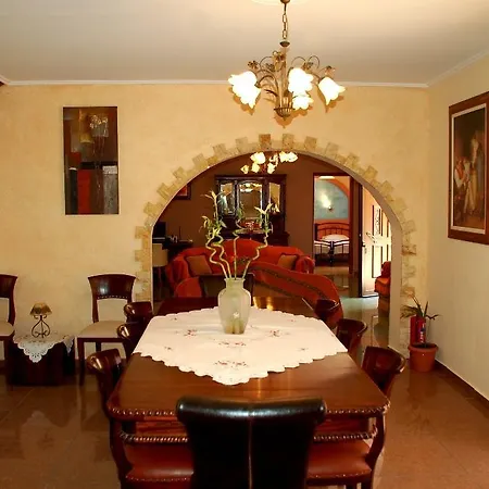 Paramonas Apartment